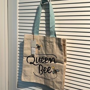 CHAPPY CHIC QUEEN BEE Re-Usable Canvas Bag. Great for School, Work, Shopping etc